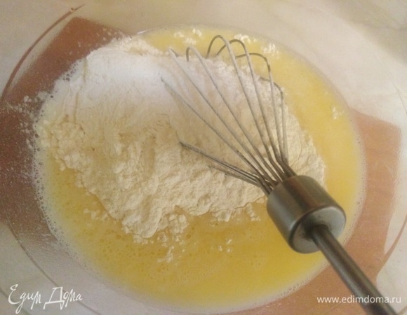 Всыпать муку.