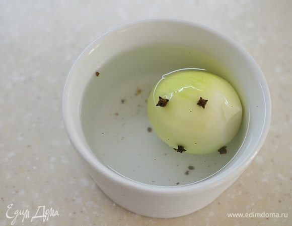 Залейте уксусом и оставьте мариноваться минимум на 12 часов.