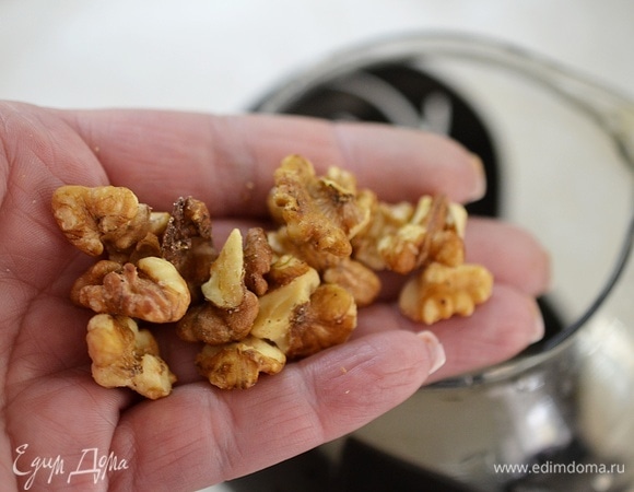 Добавьте в заварочный чайник.