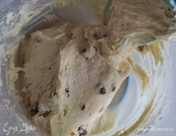 Тесто должно получиться достаточно густым и эластичным.