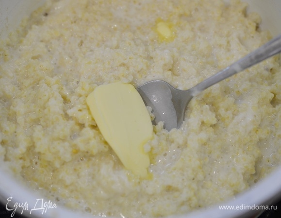 Добавьте сливочное масло.