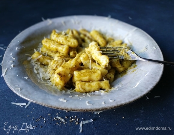 Посыпьте пармезаном и подавайте к столу. Приятного аппетита.