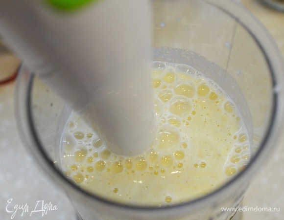 Измельчите все блендером до однородного состояния.