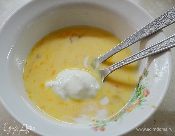 Добавьте мягкий творог. Отлично подойдет детский творожок.