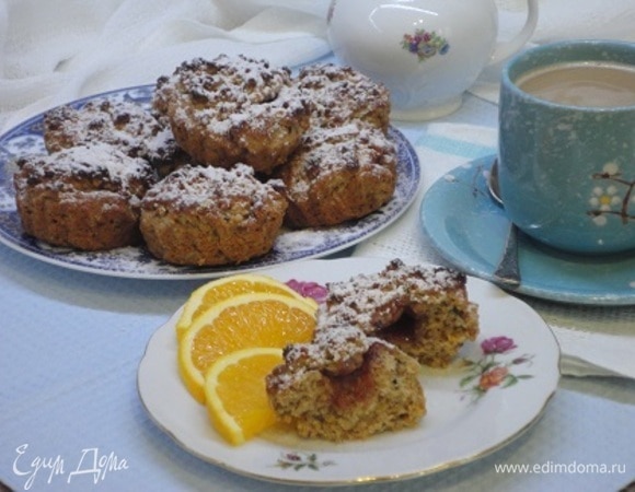 Выпекать 20–25 минут. Остывшие маффины я посыпала сахарной пудрой.