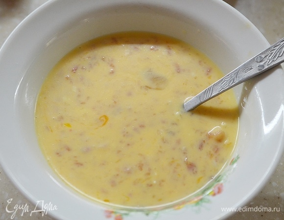 Все перемешайте, чтобы не было комочков из фарша.