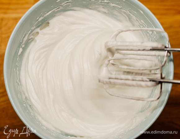 Взбить до пышной массы.