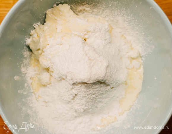 И сахарную пудру.