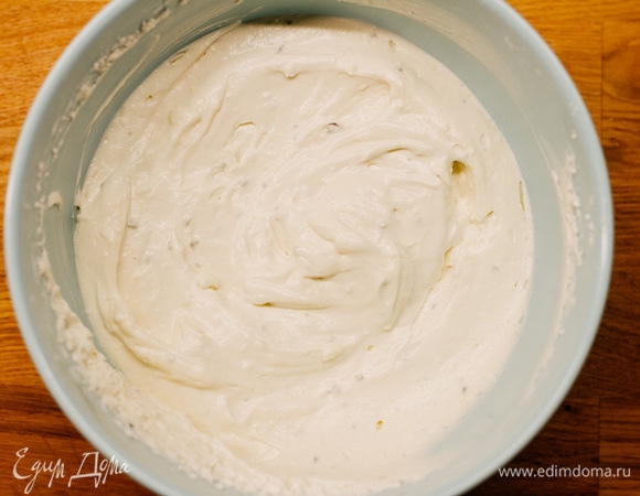 Взбить миксером в пышный крем.