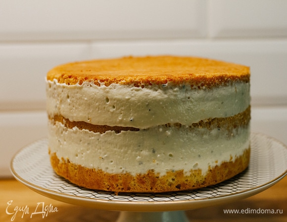 Покрыть охлажденный торт кремом.