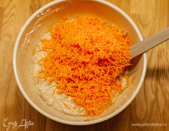 Добавить в тесто морковь, натертую на мелкой терке.