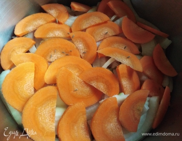 Далее — слой моркови и зира.