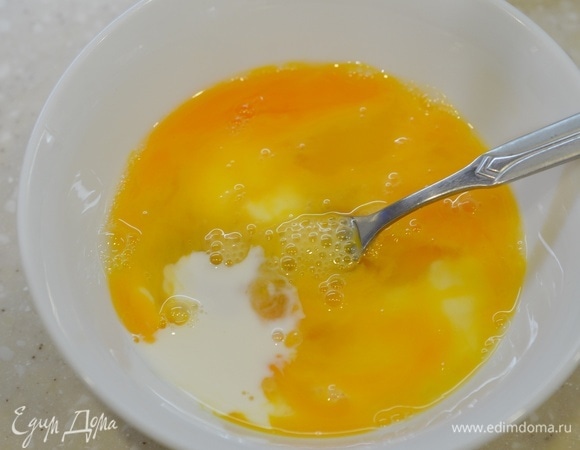 Добавьте молоко.