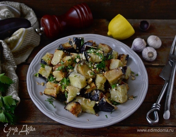 Полейте салат заправкой и подавайте к столу. Приятного аппетита!