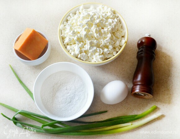 Подготовьте продукты. Обращаю ваше внимание, что я использую 1 крупное куриное яйцо. Если яйца мелкие, то лучше взять 2 шт.