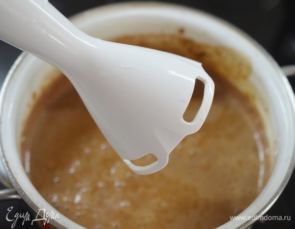 Измельчите с помощью блендера до однородного состояния.