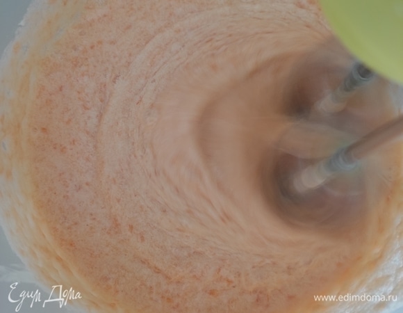 Взбить миксером до объединения компонентов.