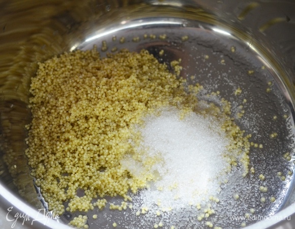 Добавьте соль, сахар.