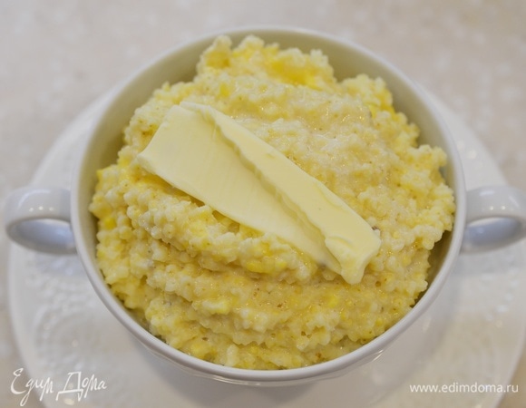 В готовую кашу добавьте масло.
