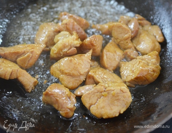 Обжарьте практически до готовности (обычно это занимает около 5–7 минут).