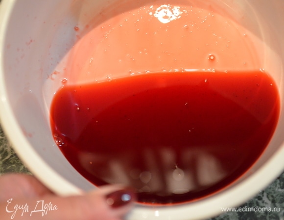 У меня малина дола сок, я его собрала в отдельную посуду.