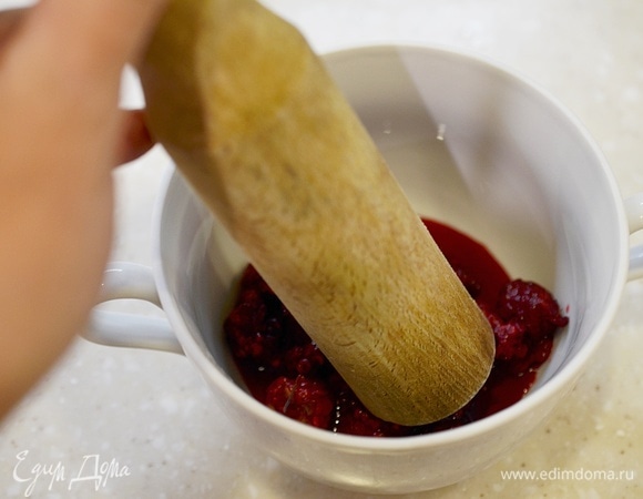 Малину помните толкушкой.