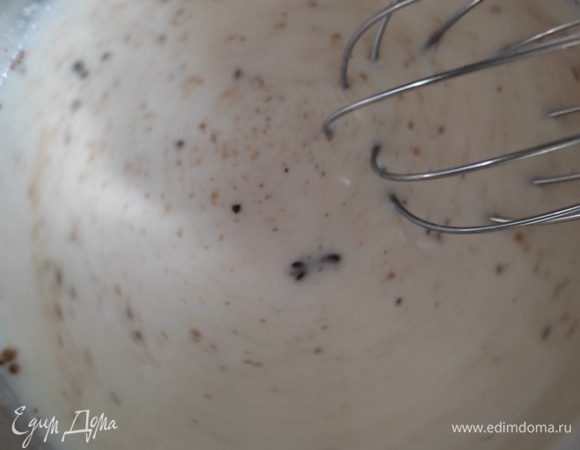 Поставьте на плиту и, помешивая, хорошо нагрейте. Но не кипятите!