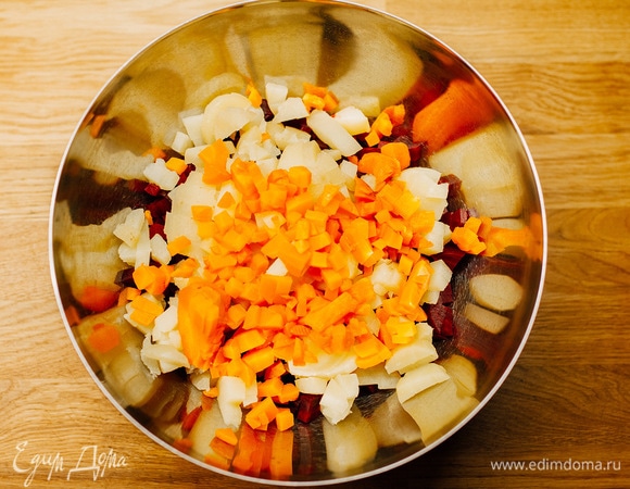 Следом — морковь.