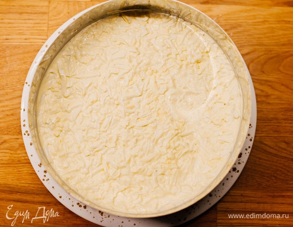 Посолить, смазать майонезом.