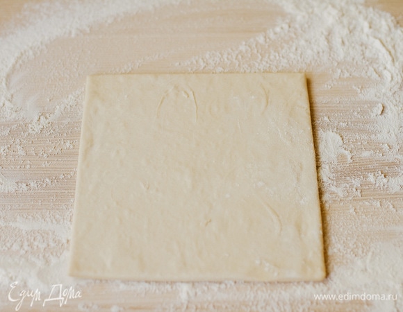 Взять пласт теста.