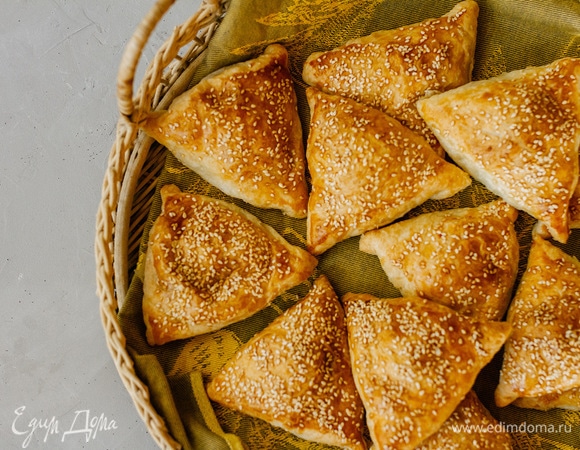 Выпекать при 180°C до золотистого цвета, примерно 30–40 минут. Приятного аппетита!