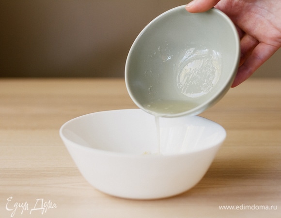 Добавить лимонный сок.