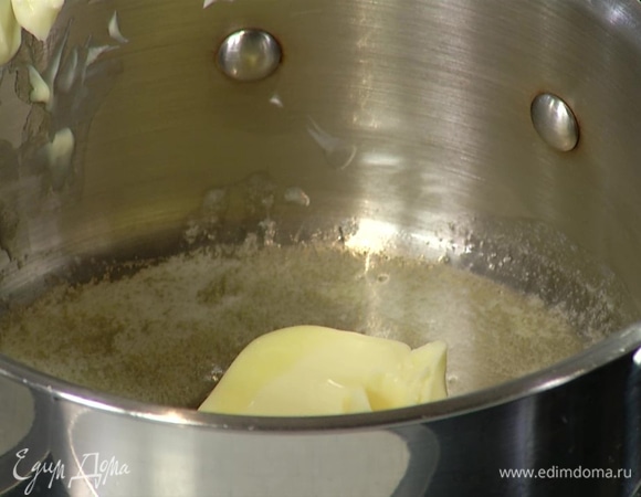 Сливочное масло растопить.