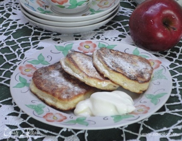 Подаем со сметаной.