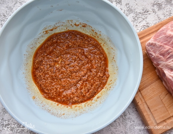 Хорошо все перемешиваю. Если паста слишком густая, добавляю еще немного растительного масла.