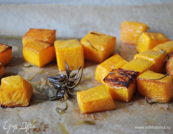 Запекайте тыкву при 180°C до мягкости.