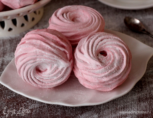 Готовый зефир хранить в плотно закрытой стеклянной емкости. Приятного аппетита!