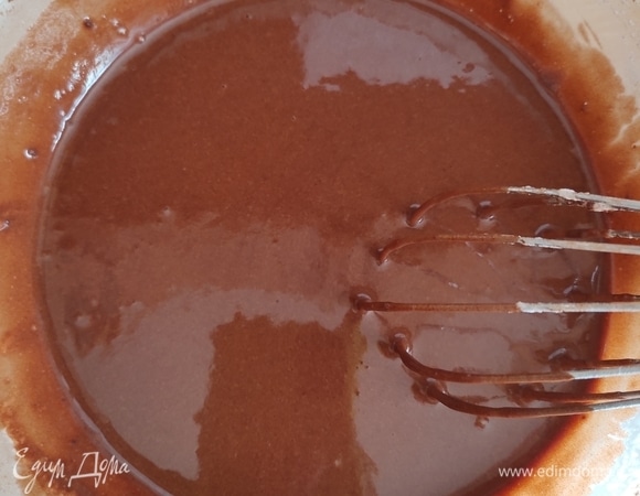 Тесто должно получиться достаточно жидким.