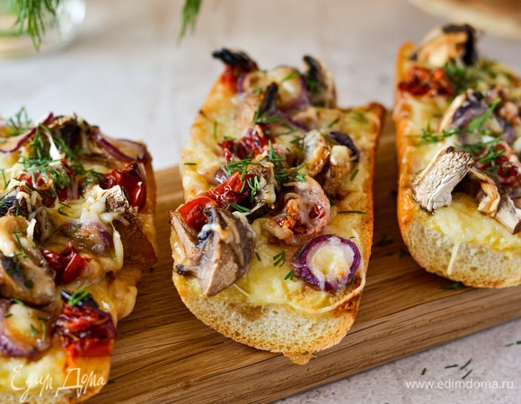 Готовые бутерброды посыпать рубленым укропом. Приятного аппетита!