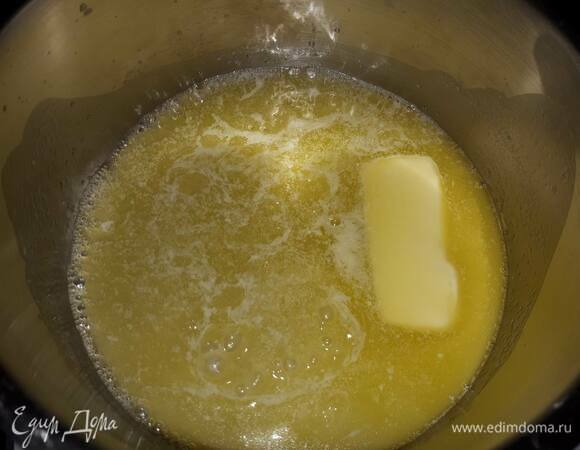 Для начинки растопите масло.