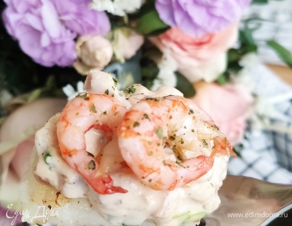 Берем круглозерный рис (у меня стакан 125 г) и отправляем вариться (соотношение воды и риса — 1:2).