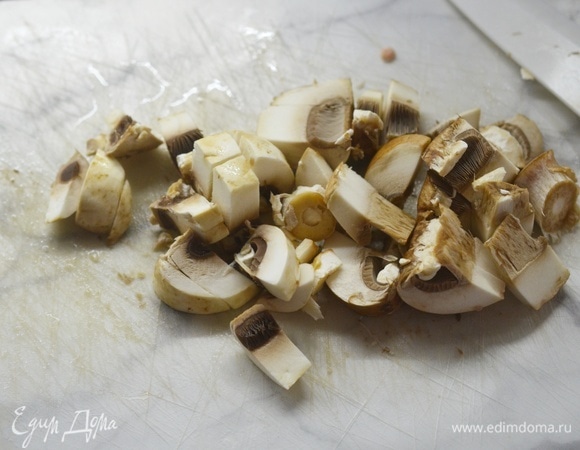 Грибы помойте, нарежьте любым способом.