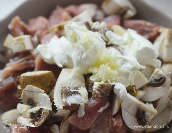 Измельченный чеснок.