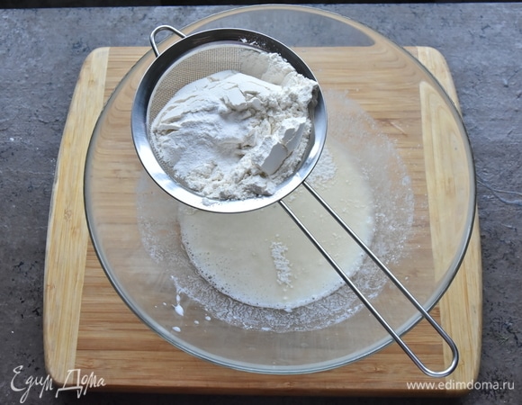 Добавляю муку с разрыхлителем.