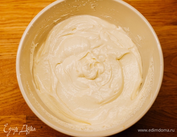 Взбить до однородной консистенции. Готовый крем взвесить и разделить на 8 частей.