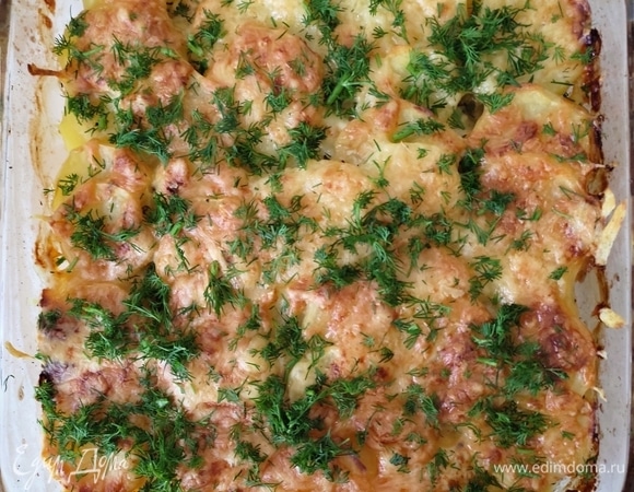 Готовую запеканку посыпать рубленой зеленью, и можно подавать. Приятного аппетита!