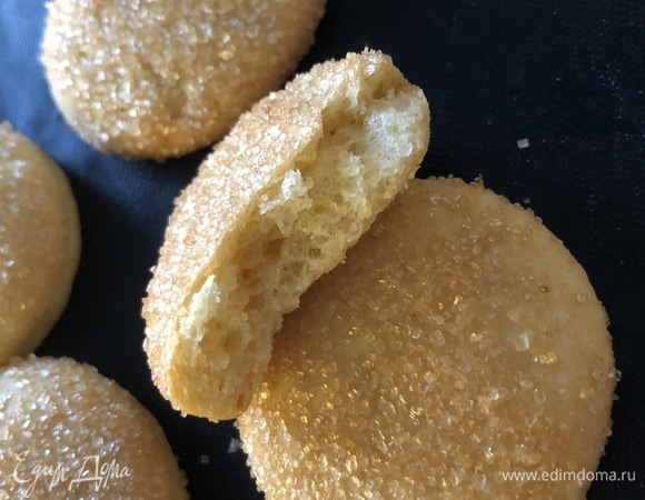 Выпекаем печенье в духовке, разогретой до 180°C, в течение 15–20 минут. Подавать можно сразу. Приятного чаепития!