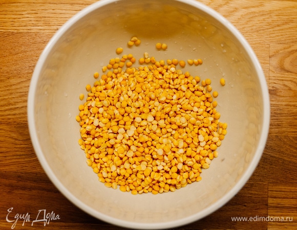 Горох промыть 5–8 раз.