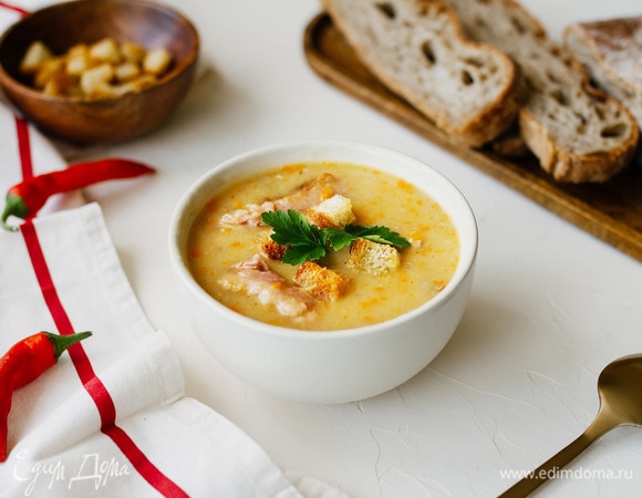 Подавать можно с сухариками, кинзой или петрушкой. Приятного аппетита!