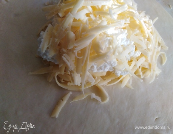 На творог — еще щепотку сыра.